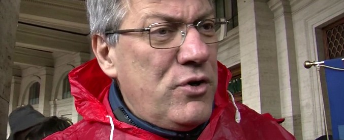 Copertina di Roma, Landini al corteo antifascista: “Sbagliato far finta di non vedere quello che sta succedendo nel Paese”