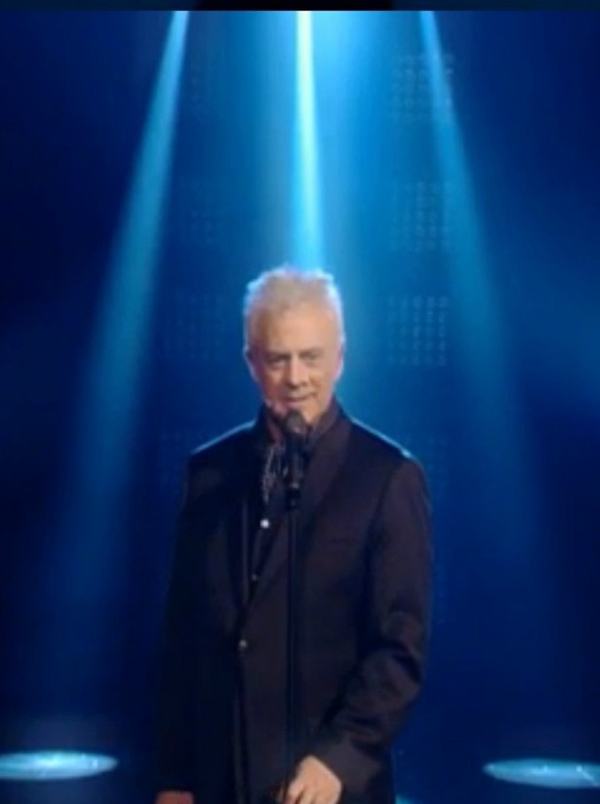 Copertina di Crozza-Sting ci riprova con “Message in a bottle” liberamente tradotta in italiano. Il risultato è da standing ovation