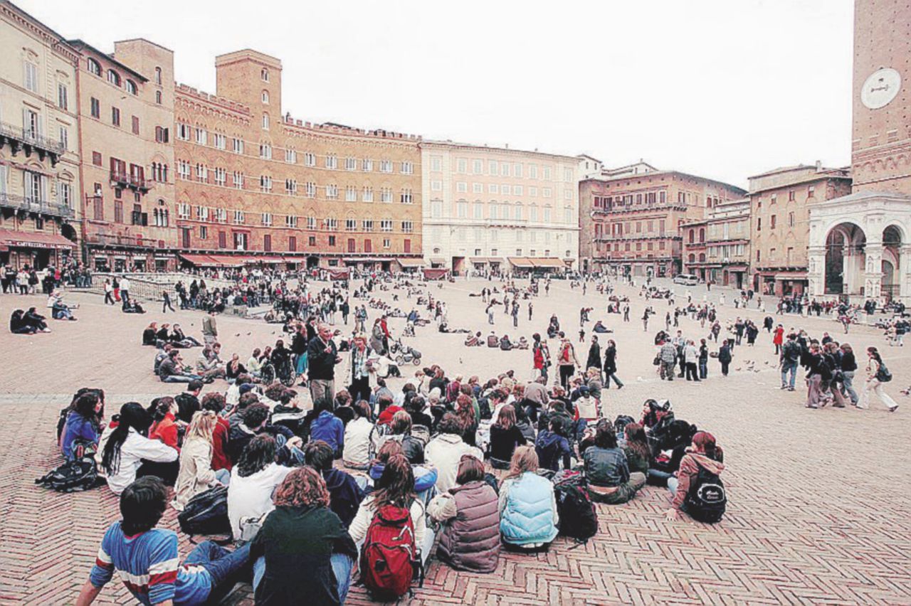 Piazza del Campo a Siena - Ansa I locali di piazza del Campo e quei soldi kazaki