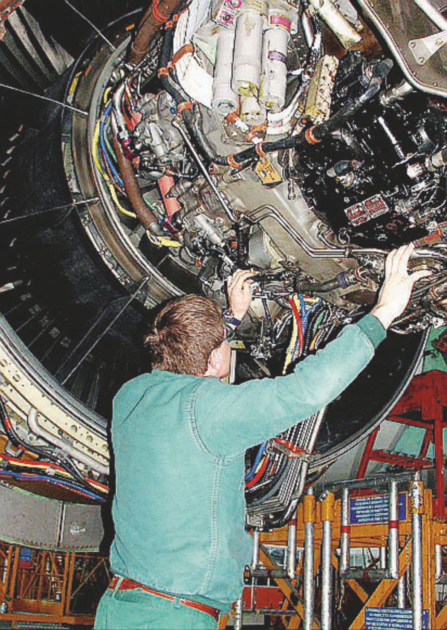 Alchimia Alitalia: vende pezzi a 1.500 e li ricompra a 215 mila