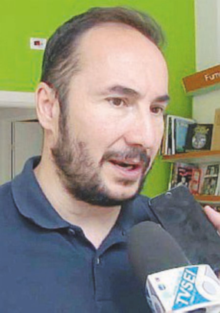 Pubblicità in stazione, da Potere al Popolo esposto contro  Emma