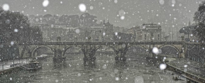 Roma, scuole chiuse lunedì per i rischi di neve e forti gelate. Ridotti anche i bus