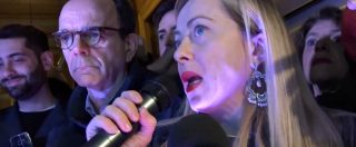 Copertina di Roma, Meloni in piazza Vittorio: “Centri sociali? Deficienti, la loro ultima trovata sono le bombe ripiene di chiodi”