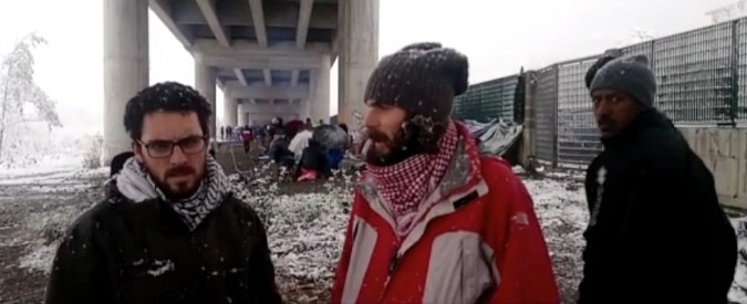 Copertina di Ventimiglia, neve e gelo sull’accampamento dei migranti. I volontari: “Situazione pesante servono legna e coperte”