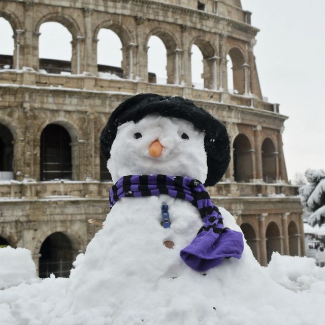 Neve a Roma, sui social spopola l’hashtag #passameersale ispirato alla canzone di Luca Barbarossa: “L’aveva predetto”