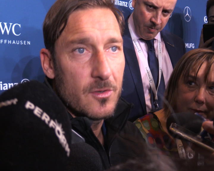 Copertina di Serie A, Totti: “Lo scudetto? Sarebbe più carino che lo vincesse il Napoli. Altrimenti la Juve diventa monotona”