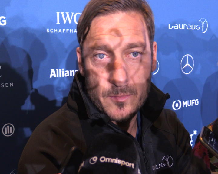 Copertina di Roma, Totti: “Le difficoltà? Siamo tutti uniti con Di Francesco. Avanti fino alla qualificazione in Champions”