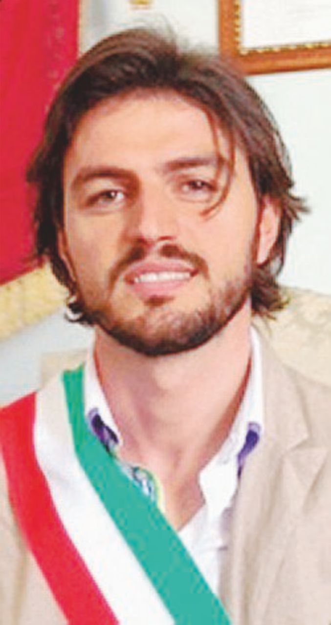 Il sindaco di Bagheria rischia il processo: si autosospende dai 5Stelle