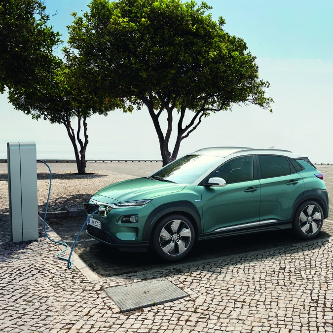 Copertina di Hyundai Kona Electric, ecco la versione a batteria del suv compatto coreano – FOTO