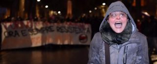 Torino, maestra insulta forze dell’ordine durante corteo antifascista: “Dovete morire”. Ora rischia il licenziamento