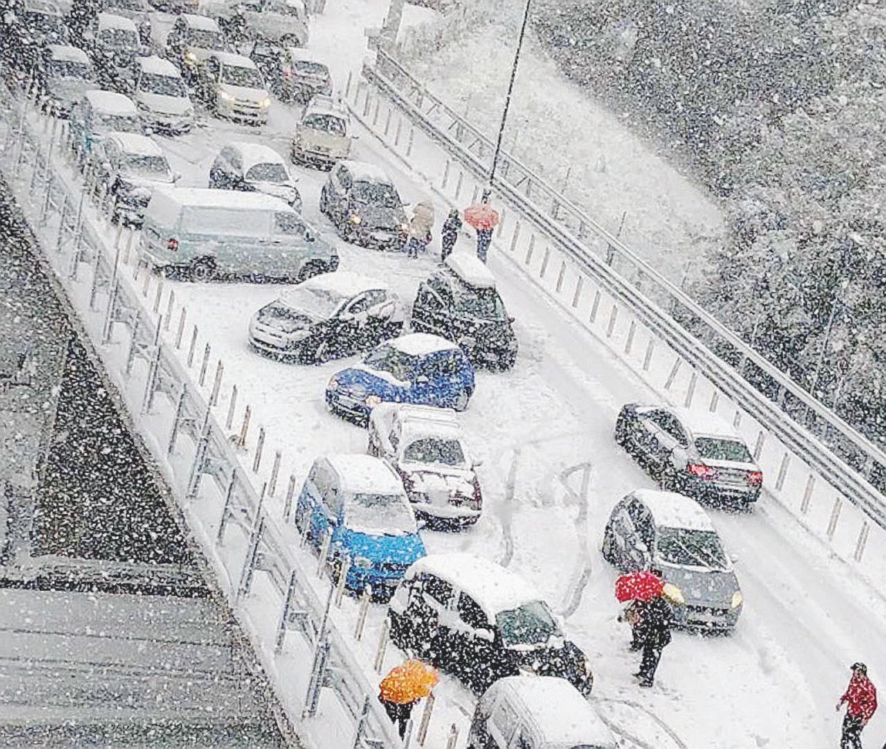 Copertina di La neve spacca Napoli