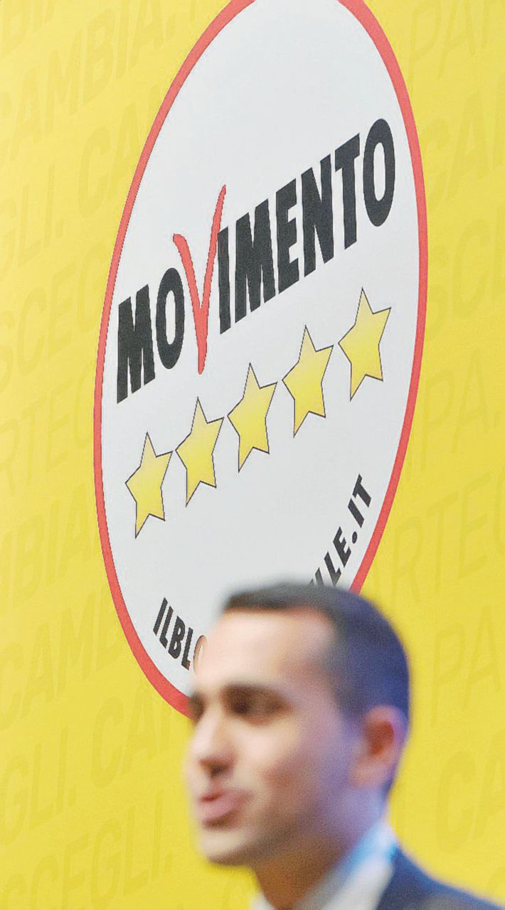 M5S, i ministri a Mattarella con una mail. Fuori Spadafora