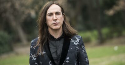 Copertina di “X Factor? Mi hanno pagato un sacco per essere lo str**zo che sono. Mi prendo un anno sabbatico per diventare un mostro a ping pong”: così Manuel Agnelli