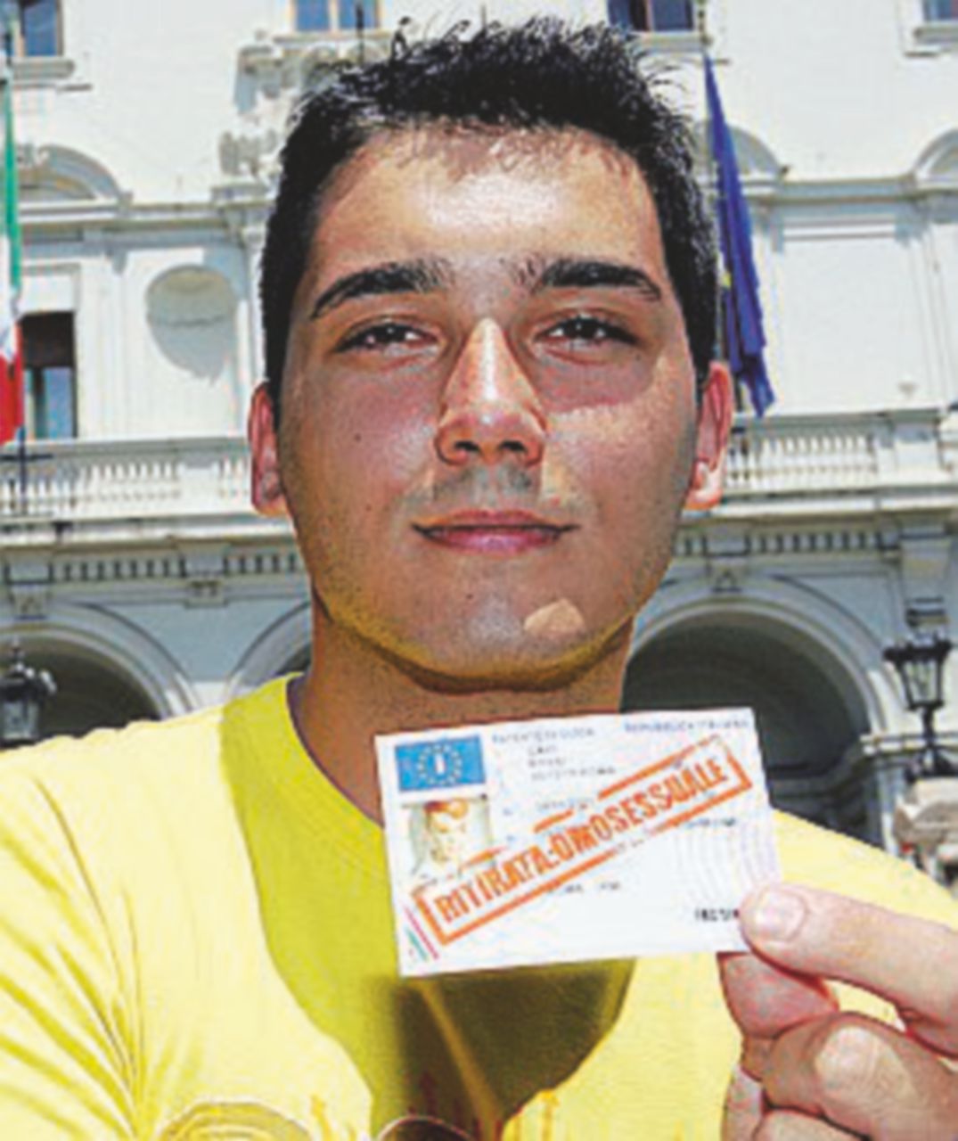 “È gay, non può avere la patente”: risarcito dopo 15 anni dai ministeri Difesa e Trasporti