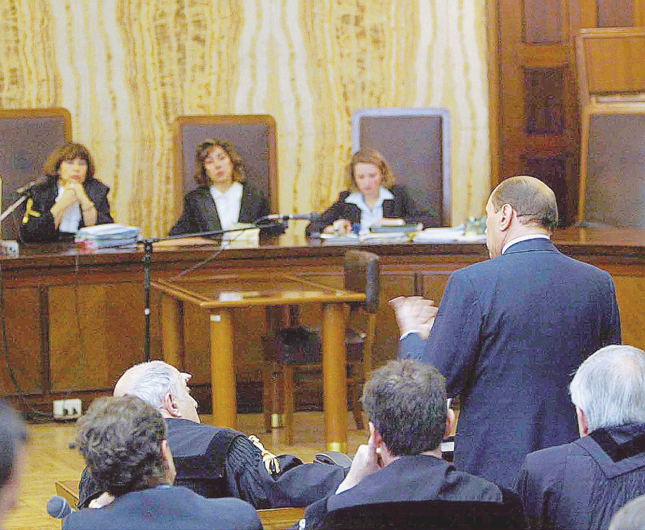 B. “delinquente naturale” che si compra tutti