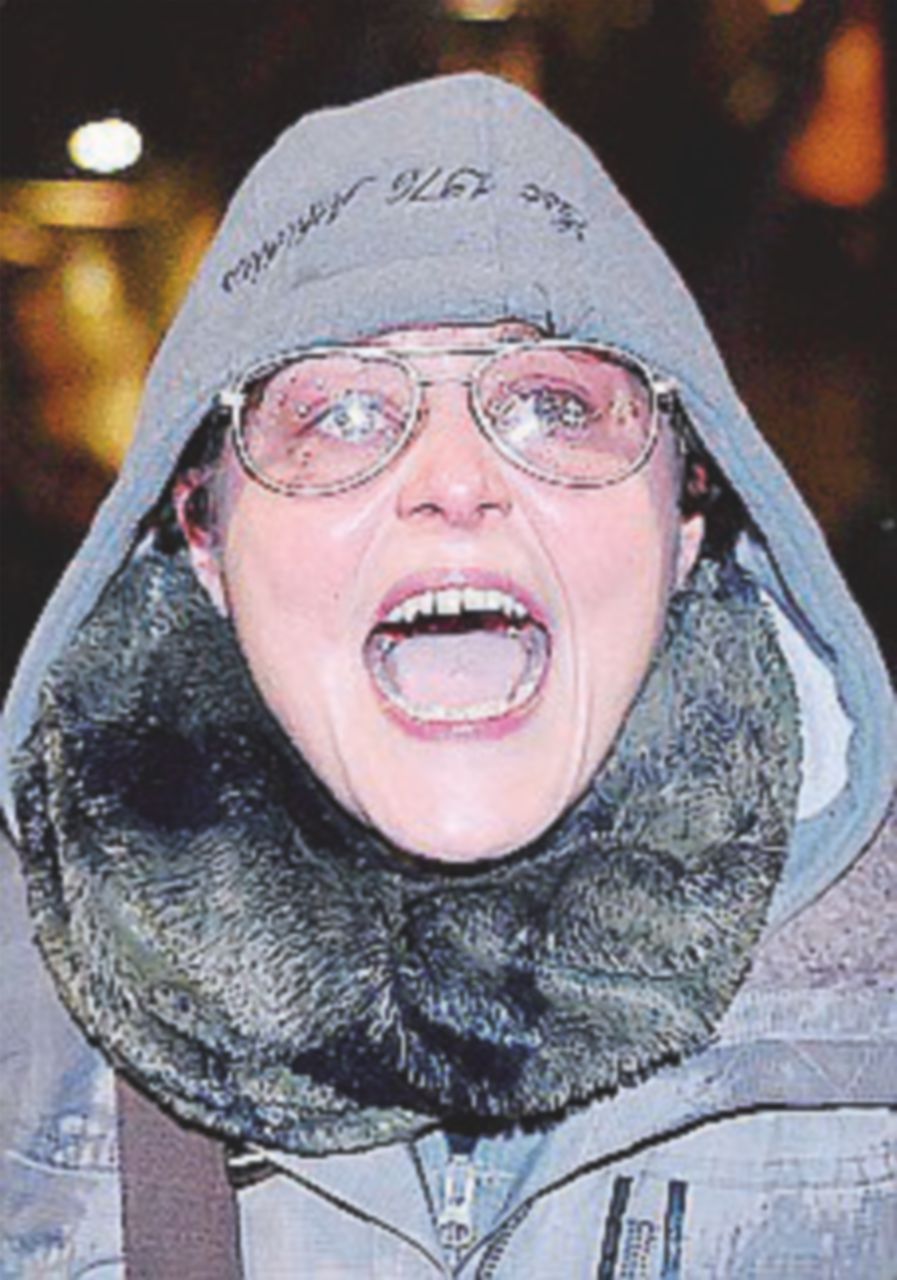 Insulti ai poliziotti, la maestra (indagata) ora rischia il posto