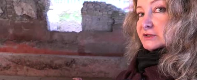 Copertina di Roma, gli scavi della Metro C svelano mosaici e pitture nella “Domus del comandante”. Un tesoro a 12 metri di profondità