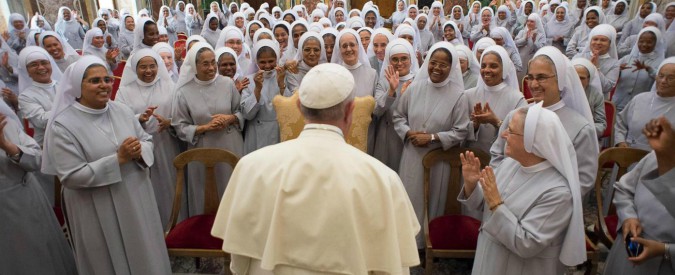 Vaticano, suore sfruttate dai prelati. La presidente delle superiori: “Basta essere schiave dei preti”