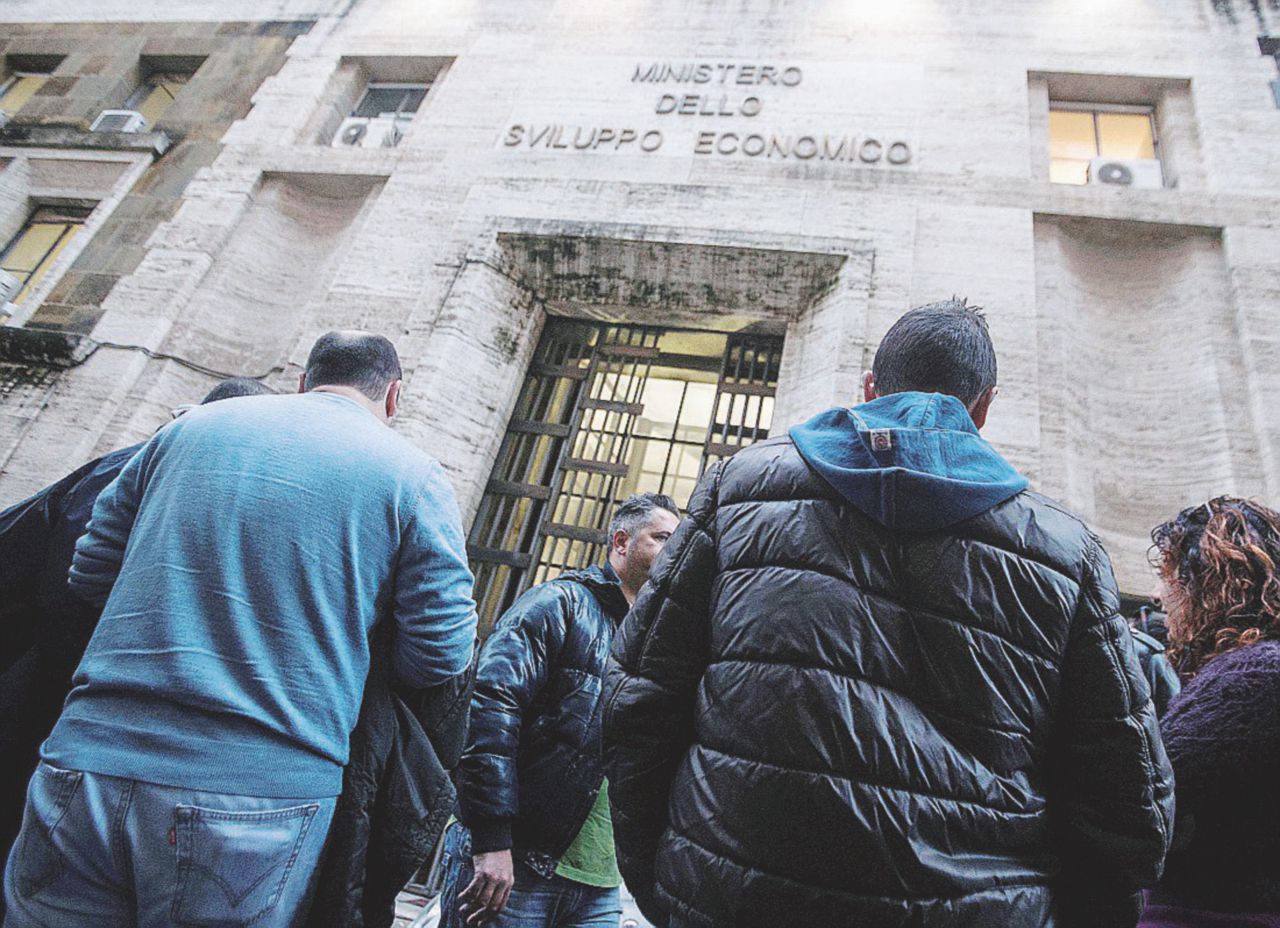 Copertina di Al Mise porte girevoli: l’ultima poltrona d’oro è targata Pd