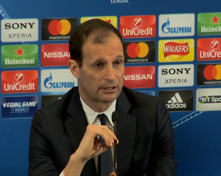 Copertina di Davide Astori, Allegri e Buffon ricordano il calciatore scomparso: “Ora momento del silenzio. Dispiacere enorme”