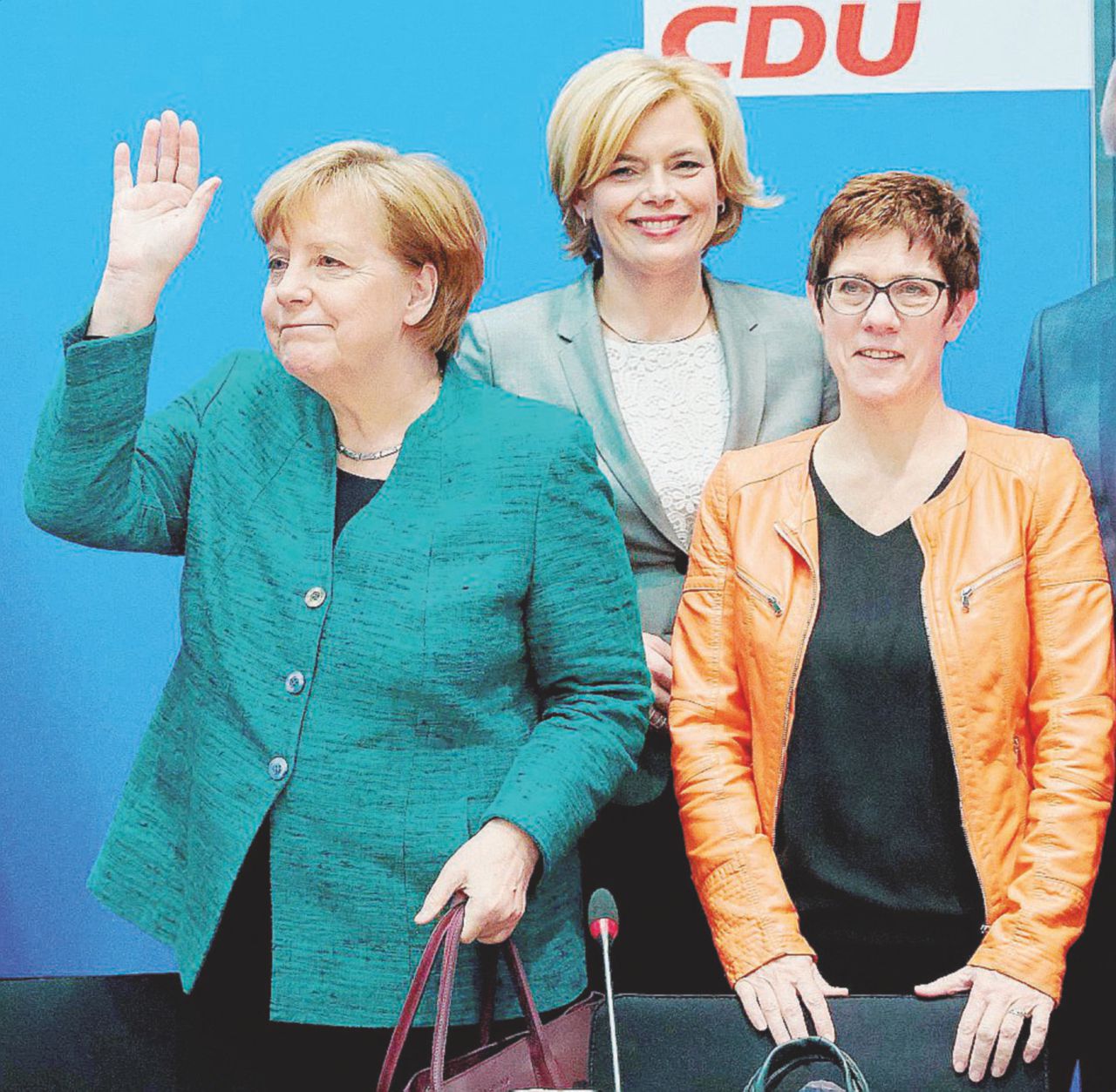 Copertina di Ringiovaniti e fedeli Angela prepara il futuro