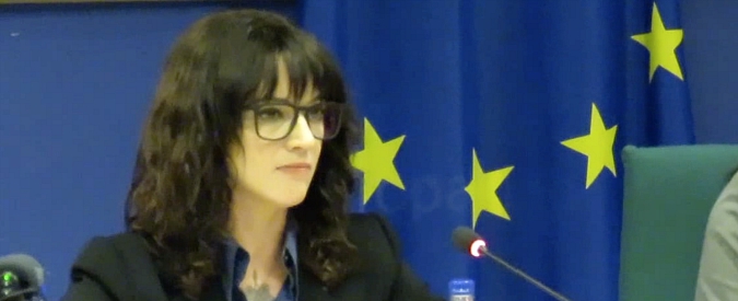 Copertina di Asia Argento, applausi al Parlamento Europeo: “MeToo è la più grande rivoluzione dalla conquista del voto”
