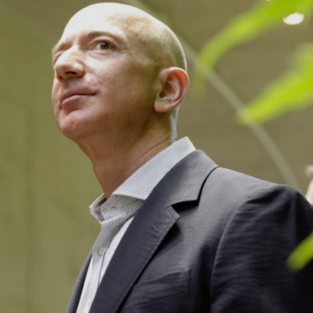 È Jeff Bezos l’uomo più ricco del mondo. Secondo posto per Bill Gates, 76esimo Donald Trump