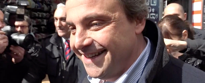 Copertina di Pd, Calenda si tessera: “M5s è la fuga dalla realtà. Qui il leader c’è, è Gentiloni”. E poi la frecciata a Confindustria