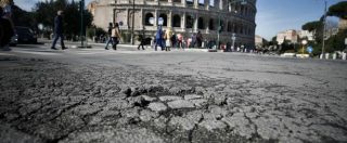 Copertina di Manovra, salta fondo per le strade di Roma. Il governo stralcia proposta M5s e boccia quella del Pd