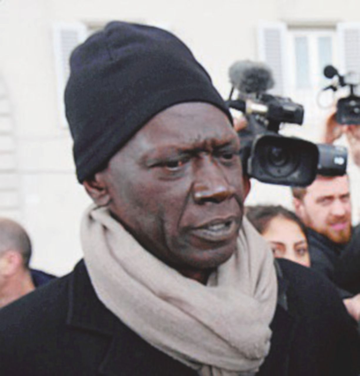 Copertina di Senegalesi in piazza per Idy Diene. Nardella: “Nessuno divida la città”