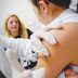 Copertina di Il caso della bimba morta di difterite: medici e famiglie hanno responsabilità, ma la politica che cavalca l’antiscienza produce sfiducia nei vaccini