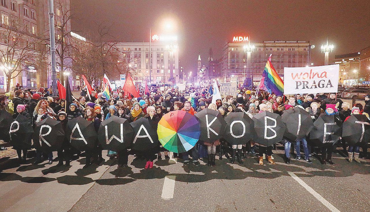 La coscienza di Varsavia tra aborto e purghe rosse