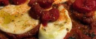 Copertina di Carlo Cracco, la sua pizza margherita fa inorridire la Rete: “Non ha niente a che vedere con la napoletana”. Ma pare che sia buona