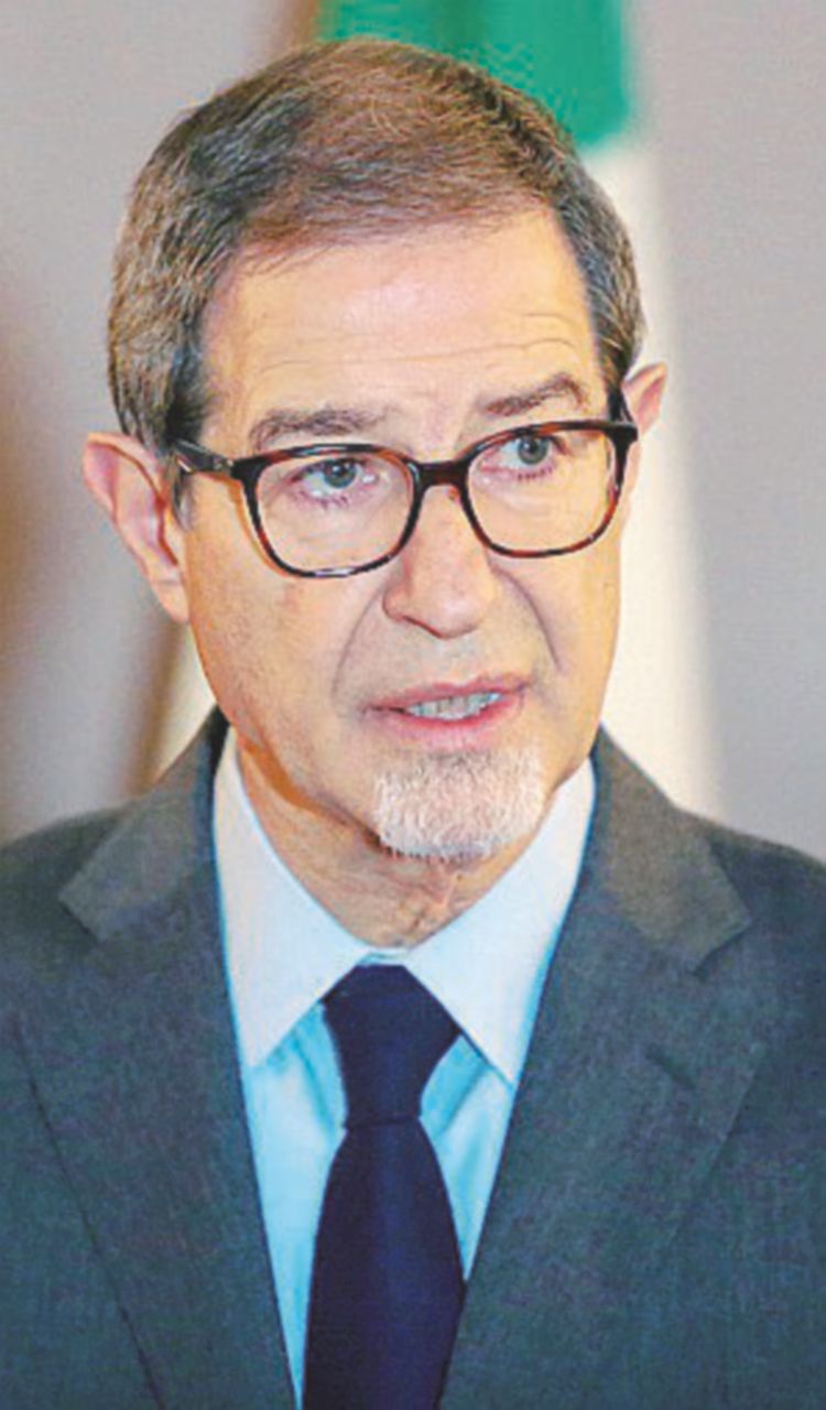 Copertina di Sicilia senz’acqua, polemica su Musumeci