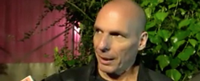 Copertina di Elezioni, Varoufakis: “Le coalizioni limitano il cambiamento ma M5S non può governare da solo”