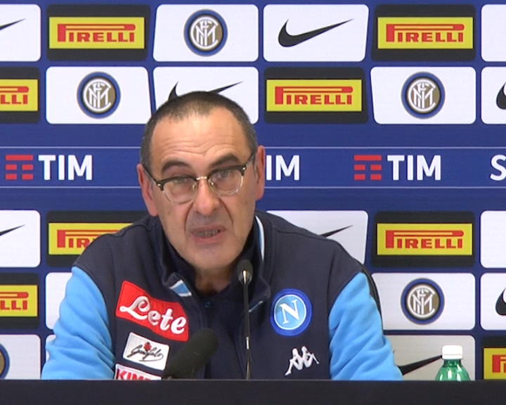 Copertina di Napoli, la Juventus sorpassa ma Sarri non si arrende: “Cercheremo di rompere i coglioni fino alla fine”