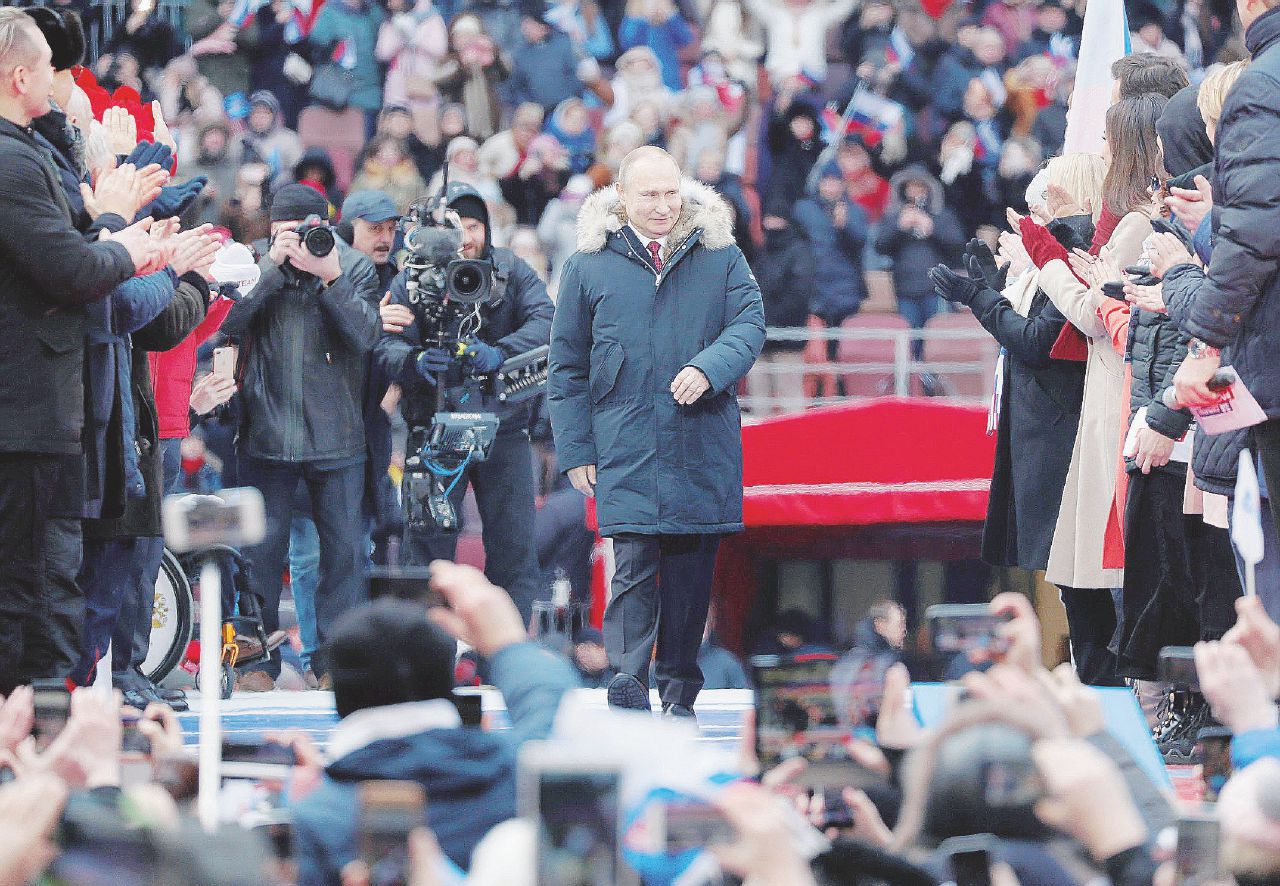 Copertina di Russia, arriva il Putin IV. Per lo Zar nessun avversario, ma il consenso cala