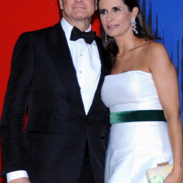 Colin Firth e il tradimento della moglie con il giornalista dell’Ansa, la stampa inglese sulle forze dell’ordine italiane: “Parrucchieri idioti e pettegoli”