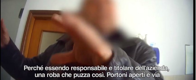 Copertina di Rifiuti, “li buttiamo in un capannone a Verona e lo intestiamo a un ligure”. Quinta puntata dell’inchiesta di Fanpage