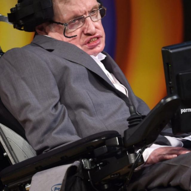 Stephen Hawking, addio a un’icona pop indimenticabile: dai Pink Floyd a Futurama, l’astrofisico che viene voglia di chiamare per nome