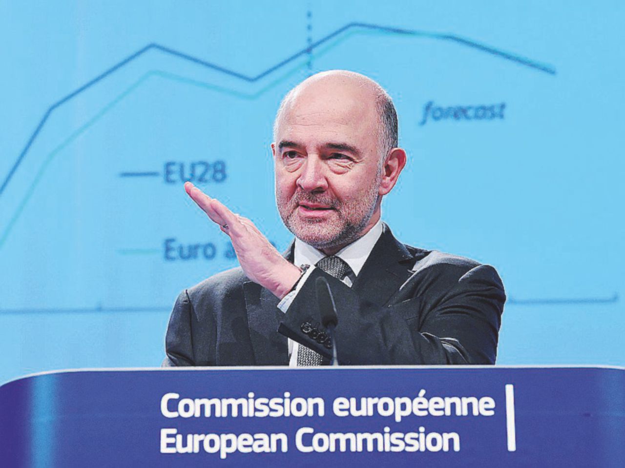 Copertina di Il buon Padoan non è più lui e irrita “l’amico” Moscovici