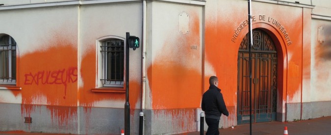 Copertina di Nantes, sgomberati i migranti che occupavano l’Università. Adesso abitano in una casa di riposo abbandonata