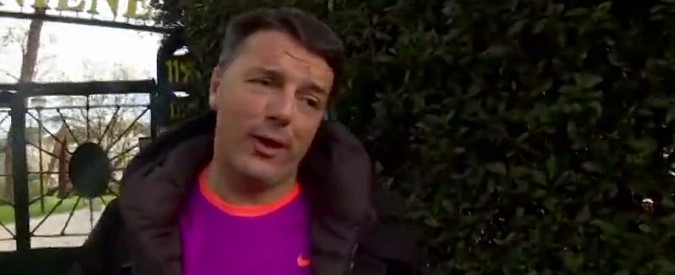 Copertina di Renzi è davvero uscito di scena? Mentre M5S e Lega cercano l’intesa lui gioca a tennis: “Sono fuori da tutto”