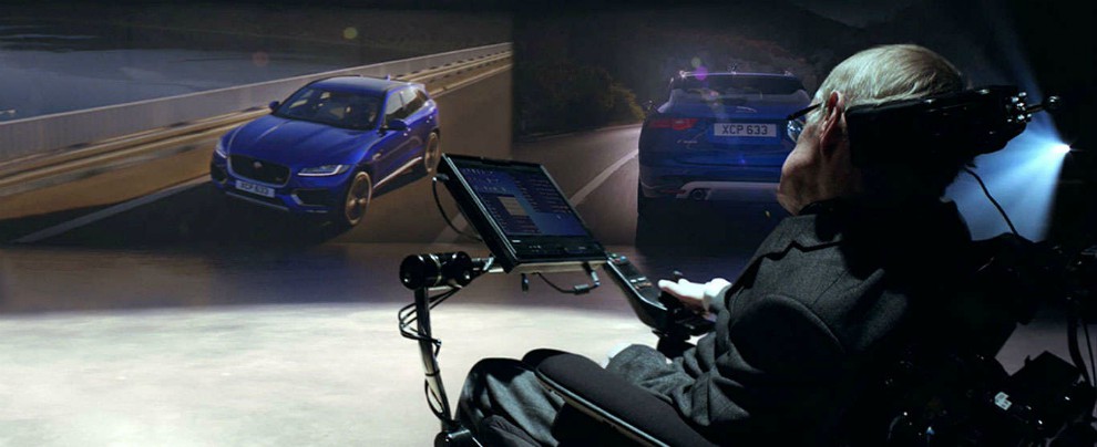 Stephen Hawking, quando il Professore faceva il testimonial per Jaguar – VIDEO