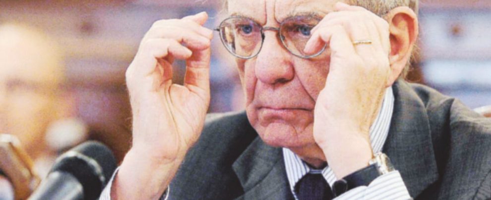 Sconfitto - Il ministro dell’Economia, Pier Carlo Padoan, aveva bocciato l’addendum - LaPresse Diktat della Bce sui crediti: colpo all’economia italiana