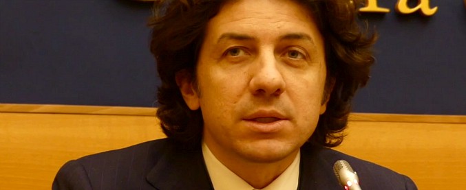 Copertina di Eutanasia, appello di Cappato a Gentiloni: “Governo non si costituisca alla Consulta per difendere legge fascista”