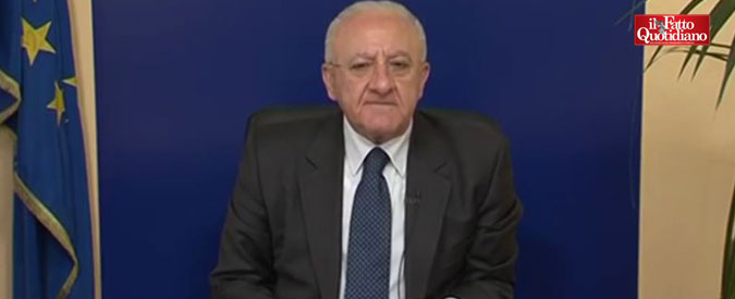 Copertina di Elezioni, De Luca: “M5s? Ricordo che nell’84 il Pci prese il 34%. Dopo 10 anni è morto, tra gli applausi, ma è morto”