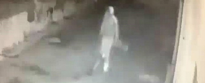 Copertina di Vigilante ucciso a Napoli, arrestati tre minorenni: volevano rubargli la pistola. Le immagini della videosorveglianza