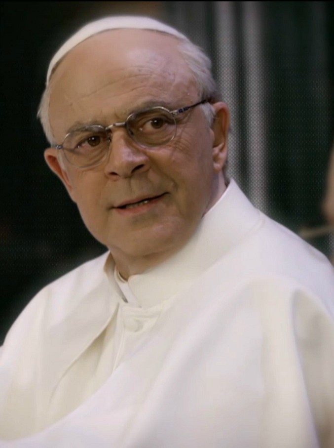 Copertina di Fratelli di Crozza, i due papi alla prese con Renzi. E Bergoglio frena la scalata: “Anche qui servono i voti…”