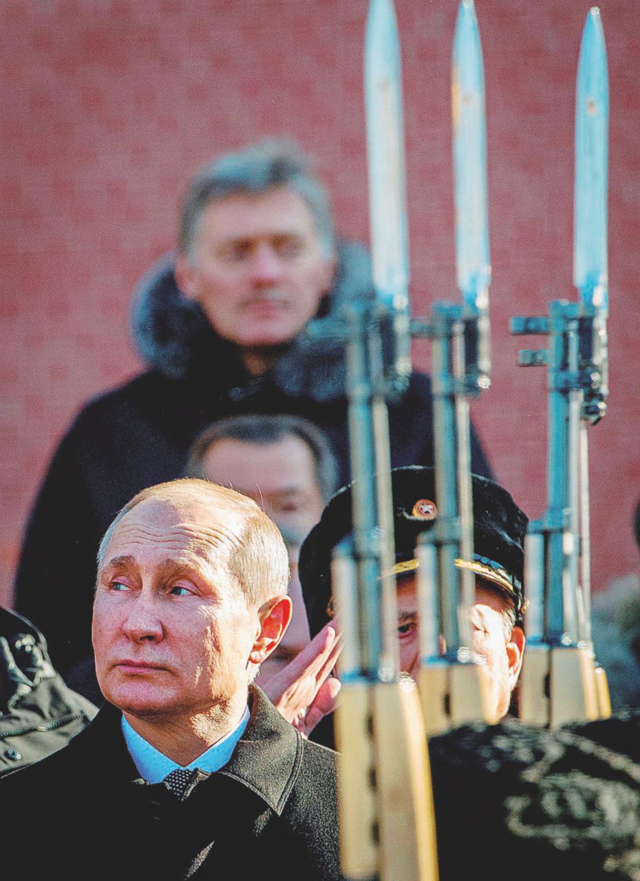 Copertina di Putin pareggia May: espelle 23 inglesi e li mette nelle urne
